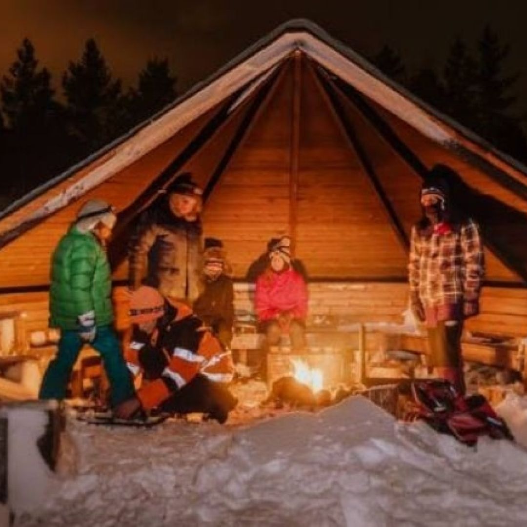 Visit-Inari-Aurora-snowshoe-hike-870x435