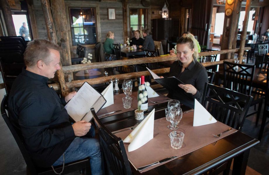 Restaurant Kultahippu in ivalo offers Northern tastes and a plentiful lunch buffet during weekdays.